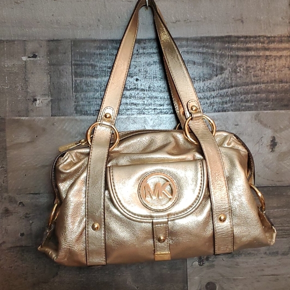Michael Kors Handbags - Micheal Kors metallic gold purse handbag